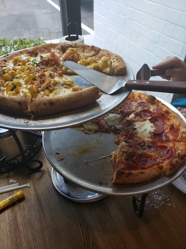Mac and Cheese Pizza